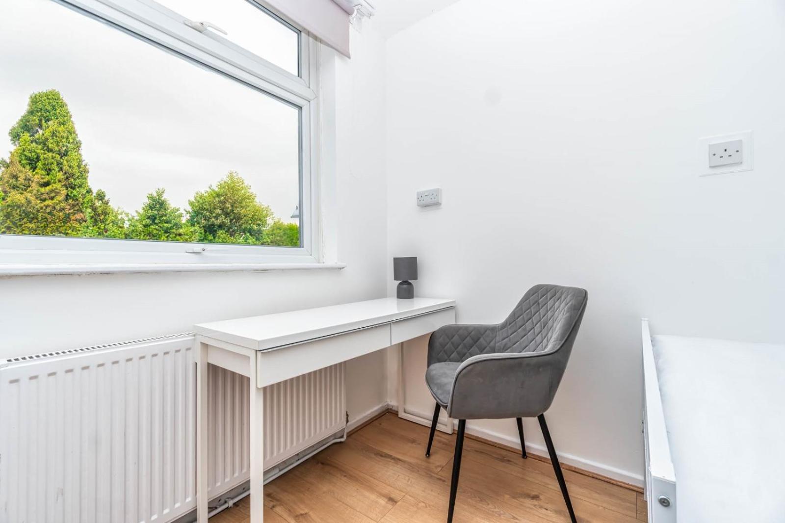 Bright Guest House In Hackney Λονδίνο Εξωτερικό φωτογραφία
